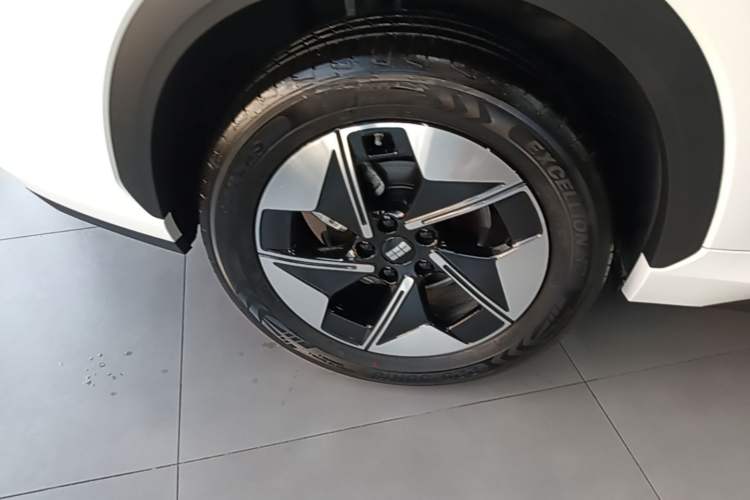 Used Geely Galaxy E5 2026 Model 530km Exploration Edition Right Rear Wheel Hub