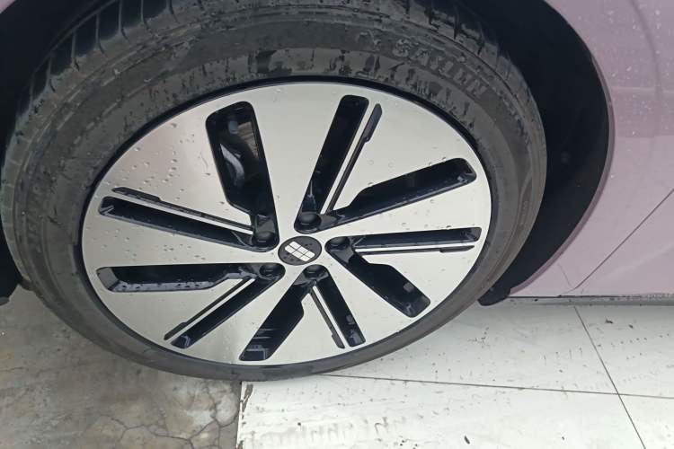 Used Geely Galaxy E8 2024 550 km Range Rear-Drive MAX Exterior 2