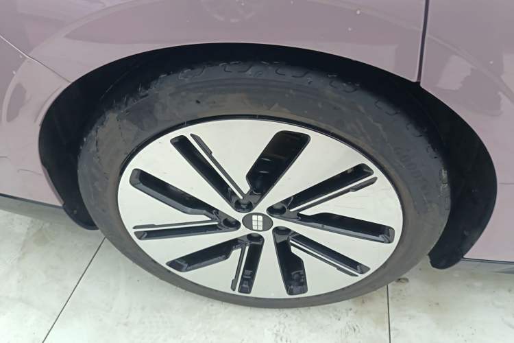 Used Geely Galaxy E8 2024 550 km Range Rear-Drive MAX Exterior 3