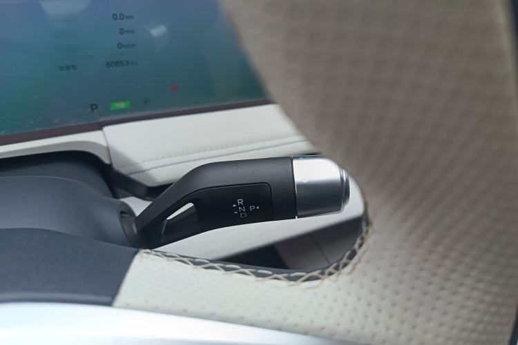 Used Geely Galaxy E8 2024 550 km Range Rear-Drive MAX Gear Lever