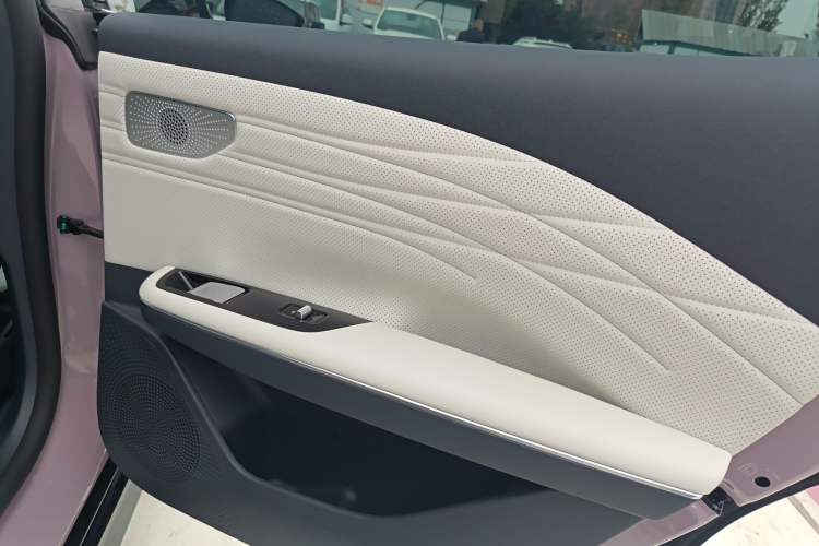 Used Geely Galaxy E8 2024 550 km Range Rear-Drive MAX Interior 6
