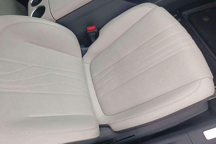 Used Geely Galaxy E8 2024 550 km Range Rear-Drive MAX Right Front Seat