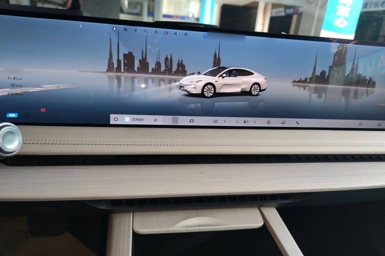 Used Geely Galaxy E8 2024 665 km Range Rear-Drive Starship Long-Range Version Audio And AC Panel