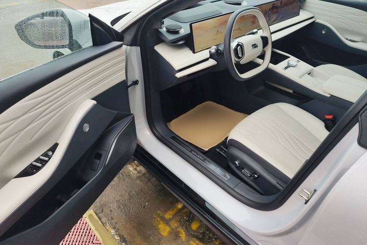 Used Geely Galaxy E8 2024 665 km Range Rear-Drive Starship Long-Range Version Driver Seat