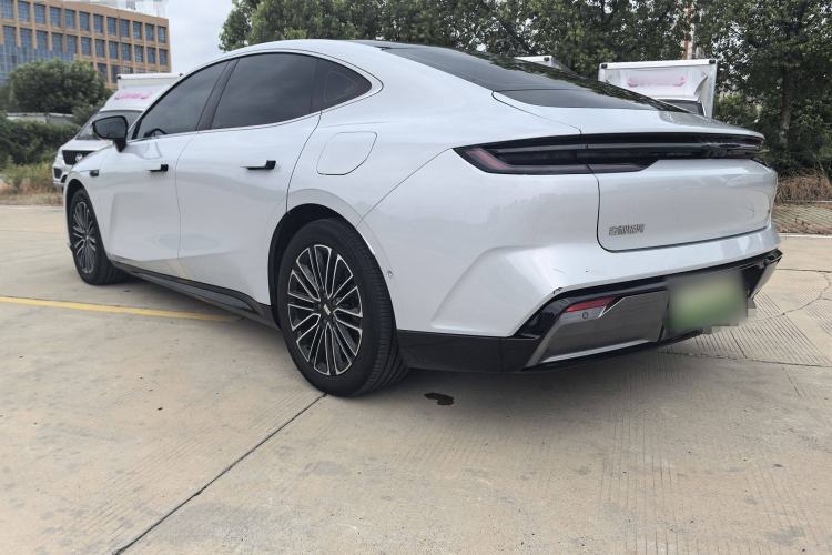 Used Geely Galaxy E8 2025 575 km Intelligent Driving Edition Exterior 3