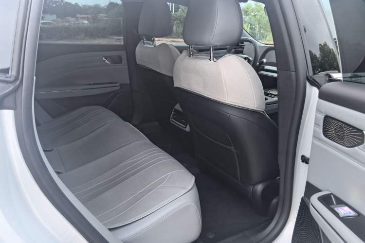 Used Geely Galaxy E8 2025 575 km Intelligent Driving Edition Interior 3
