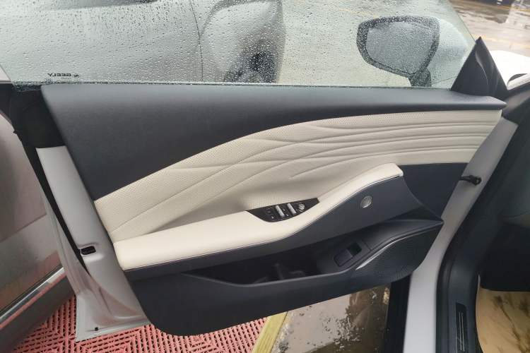 Used Geely Galaxy E8 2024 665 km Range Rear-Drive Starship Long-Range Version Left Front Door Interior