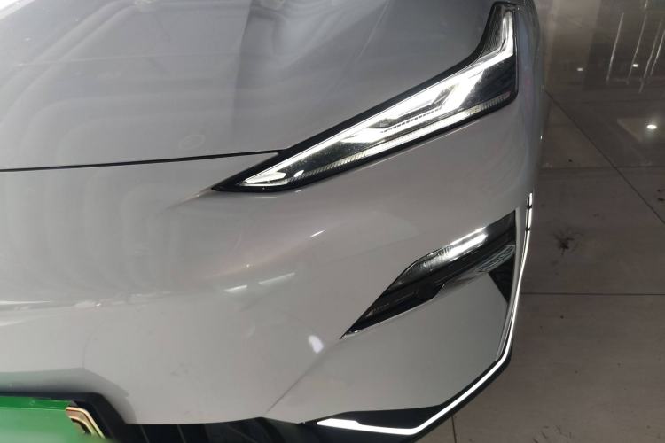 Used Geely Galaxy E8 2024 665 km Range Rear-Drive Starship Long-Range Version Left Front Headlight