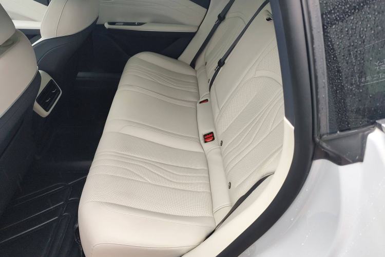 Used Geely Galaxy E8 2024 665 km Range Rear-Drive Starship Long-Range Version Left Rear Seat