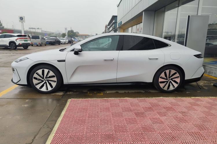 Used Geely Galaxy E8 2024 665 km Range Rear-Drive Starship Long-Range Version Left Side