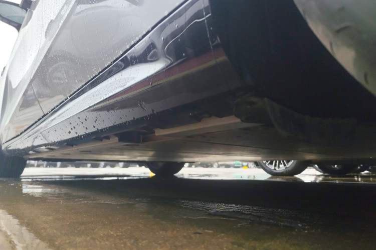 Used Geely Galaxy E8 2024 665 km Range Rear-Drive Starship Long-Range Version Left Side Sill