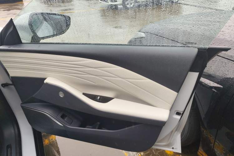 Used Geely Galaxy E8 2024 665 km Range Rear-Drive Starship Long-Range Version Right Front Door Interior
