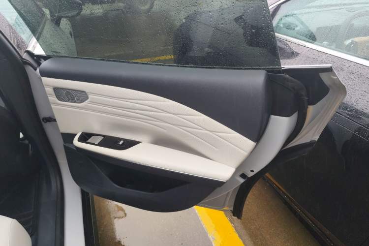 Used Geely Galaxy E8 2024 665 km Range Rear-Drive Starship Long-Range Version Right Rear Door Interior