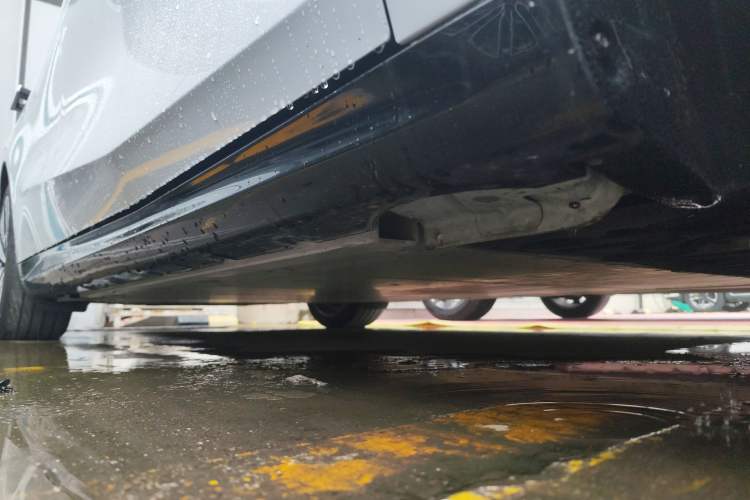 Used Geely Galaxy E8 2024 665 km Range Rear-Drive Starship Long-Range Version Right Side Sill