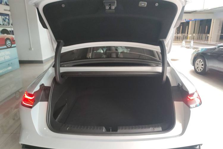 Used Geely Galaxy E8 2024 665 km Range Rear-Drive Starship Long-Range Version Trunk