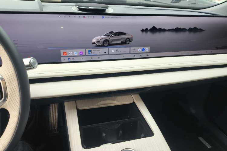 Used Geely Galaxy E8 2024 665 km Range Rear-Drive Starship Long-Range Version Audio And AC Panel