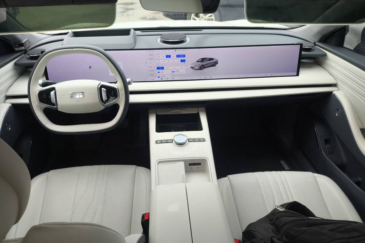 Used Geely Galaxy E8 2024 665 km Range Rear-Drive Starship Long-Range Version Center Console