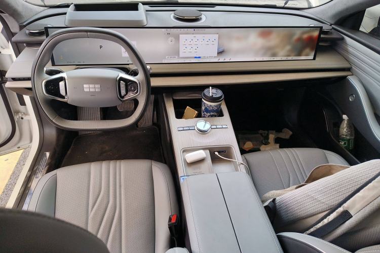 Used Geely Galaxy E8 2024 550 km Range Rear-Drive MAX Center Console