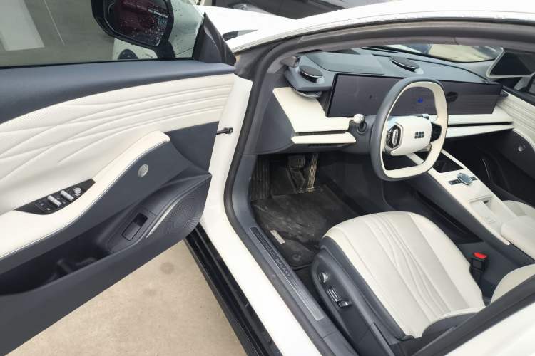 Used Geely Galaxy E8 2024 665 km Range Rear-Drive Starship Long-Range Version Driver Seat