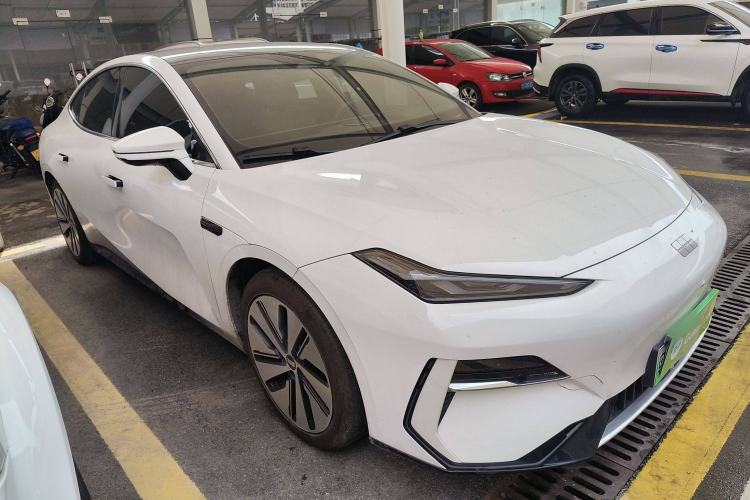 Used Geely Galaxy E8 2024 550 km Range Rear-Drive MAX Front Right 45 Deg