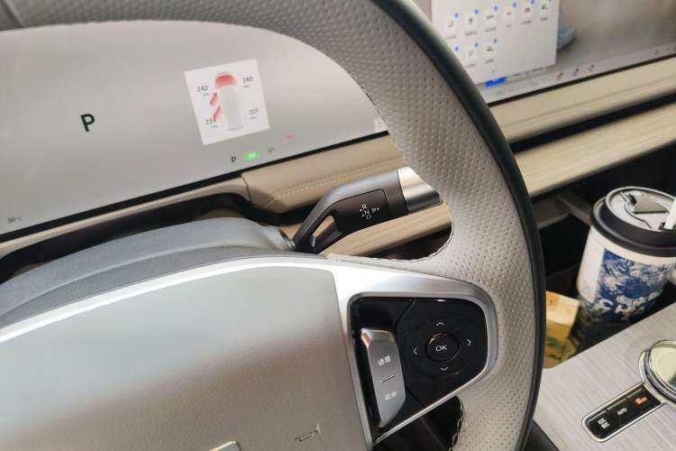 Used Geely Galaxy E8 2024 550 km Range Rear-Drive MAX Gear Lever