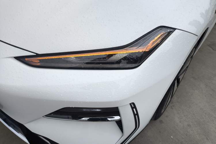 Used Geely Galaxy E8 2024 665 km Range Rear-Drive Starship Long-Range Version Left Front Headlight