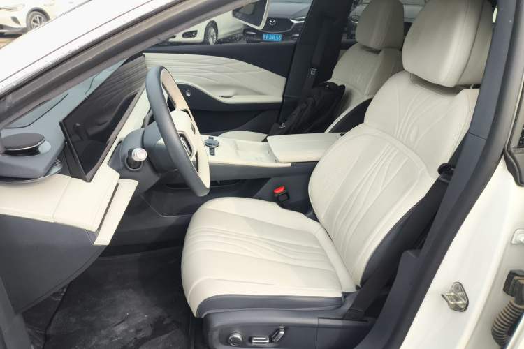 Used Geely Galaxy E8 2024 665 km Range Rear-Drive Starship Long-Range Version Left Front Seat