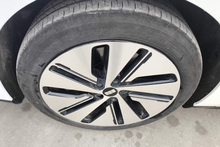 Used Geely Galaxy E8 2024 665 km Range Rear-Drive Starship Long-Range Version Left Front Wheel Hub
