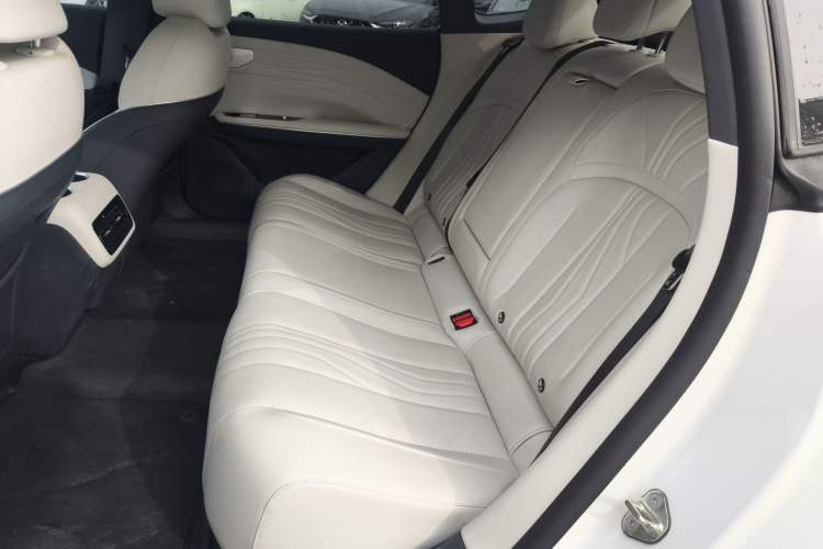 Used Geely Galaxy E8 2024 665 km Range Rear-Drive Starship Long-Range Version Left Rear Seat