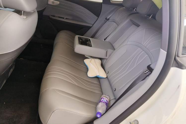 Used Geely Galaxy E8 2024 550 km Range Rear-Drive MAX Left Rear Seat