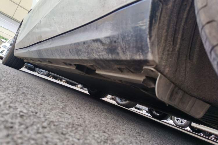 Used Geely Galaxy E8 2024 550 km Range Rear-Drive MAX Left Side Sill