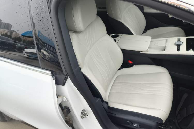Used Geely Galaxy E8 2024 665 km Range Rear-Drive Starship Long-Range Version Right Front Seat