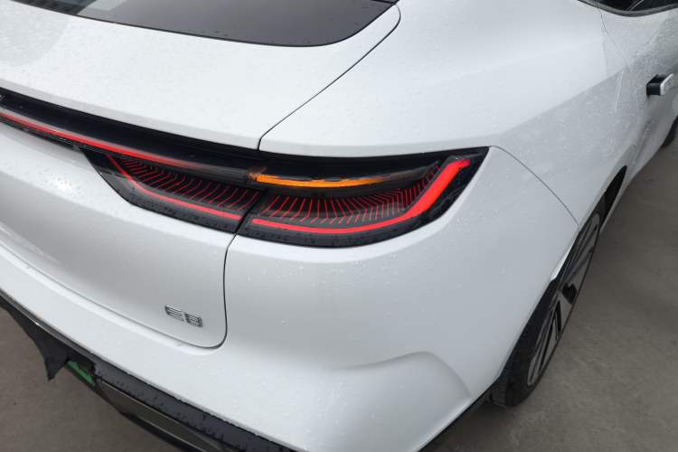 Used Geely Galaxy E8 2024 665 km Range Rear-Drive Starship Long-Range Version Right Rear Taillight