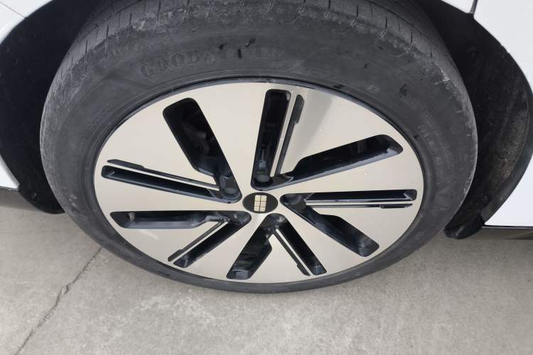 Used Geely Galaxy E8 2024 665 km Range Rear-Drive Starship Long-Range Version Right Rear Wheel Hub