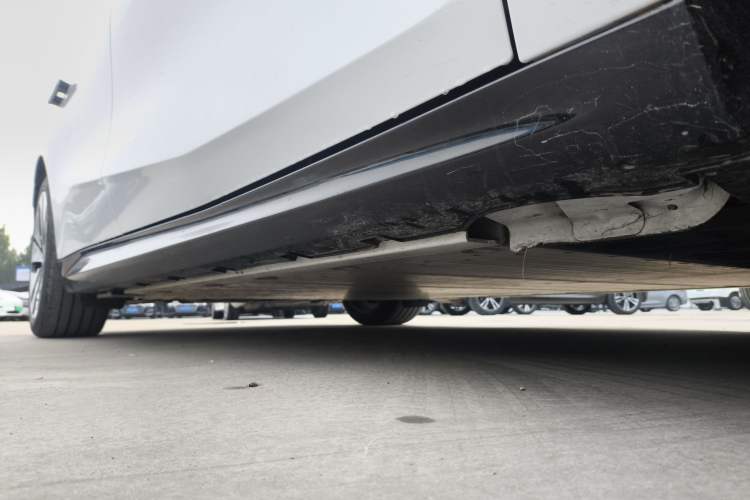 Used Geely Galaxy E8 2024 665 km Range Rear-Drive Starship Long-Range Version Right Side Sill