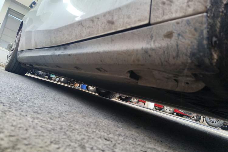 Used Geely Galaxy E8 2024 550 km Range Rear-Drive MAX Right Side Sill