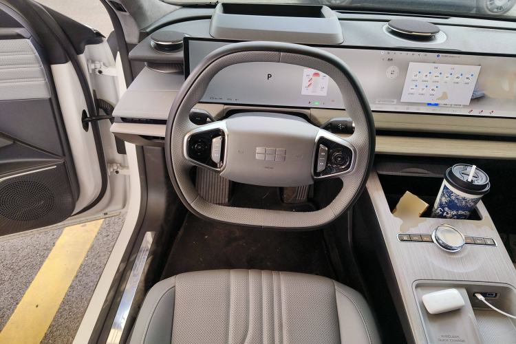 Used Geely Galaxy E8 2024 550 km Range Rear-Drive MAX Steering Wheel