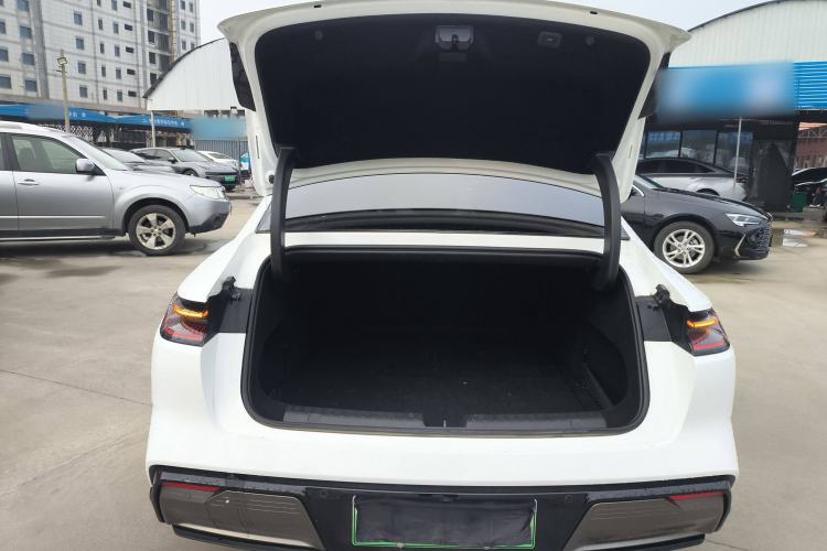 Used Geely Galaxy E8 2024 665 km Range Rear-Drive Starship Long-Range Version Trunk