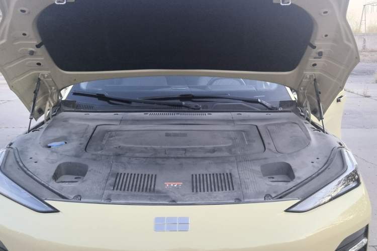Used Geely Galaxy E8 2024 665 km Range Rear-Drive Starship Long-Range Version Engine Bay