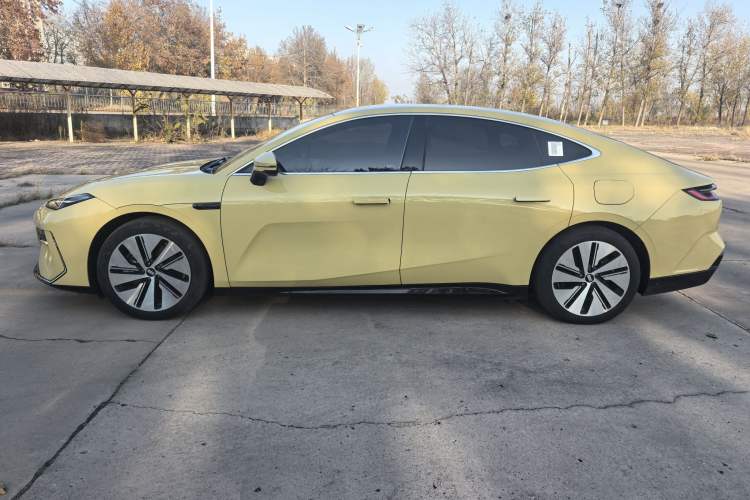 Used Geely Galaxy E8 2024 665 km Range Rear-Drive Starship Long-Range Version Exterior 3