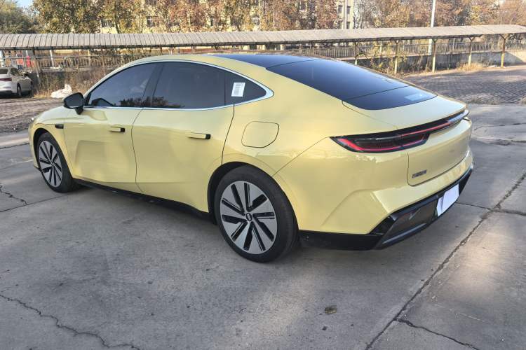 Used Geely Galaxy E8 2024 665 km Range Rear-Drive Starship Long-Range Version Exterior 4