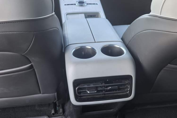 Used Geely Galaxy E8 2024 665 km Range Rear-Drive Starship Long-Range Version Interior 3