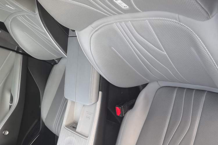 Used Geely Galaxy E8 2024 665 km Range Rear-Drive Starship Long-Range Version Left Front Seat
