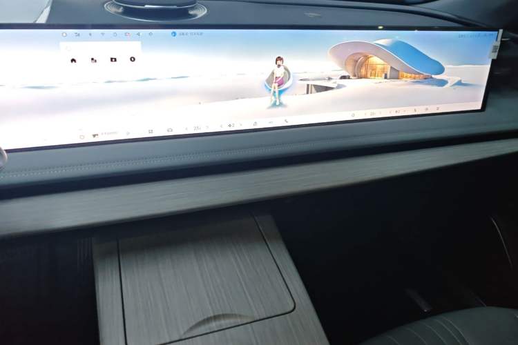 Used Geely Galaxy E8 2024 550 km Range Rear-Wheel-Drive PRO Audio And AC Panel