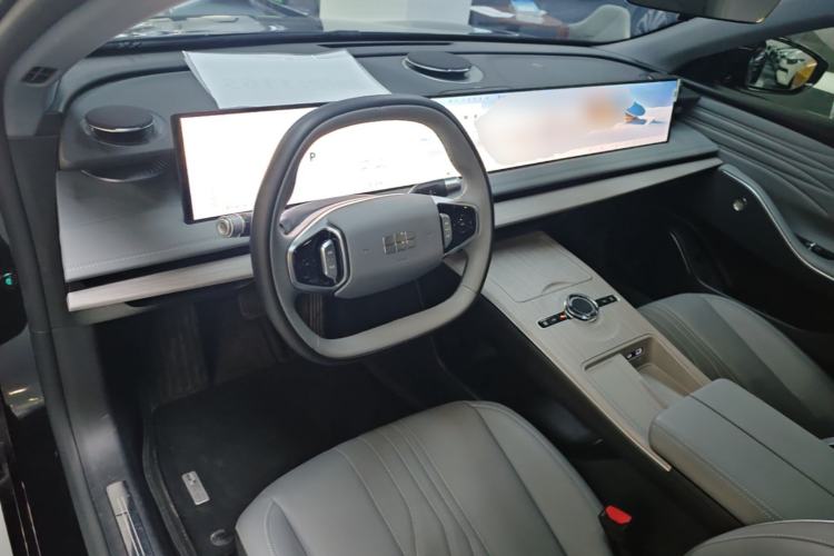 Used Geely Galaxy E8 2024 550 km Range Rear-Wheel-Drive PRO Center Console