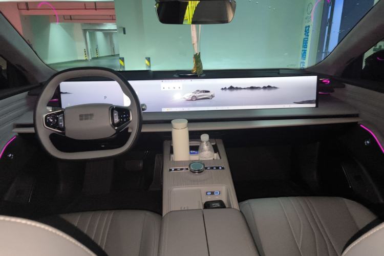 Used Geely Galaxy E8 2024 550 km Range Rear-Drive MAX Center Console