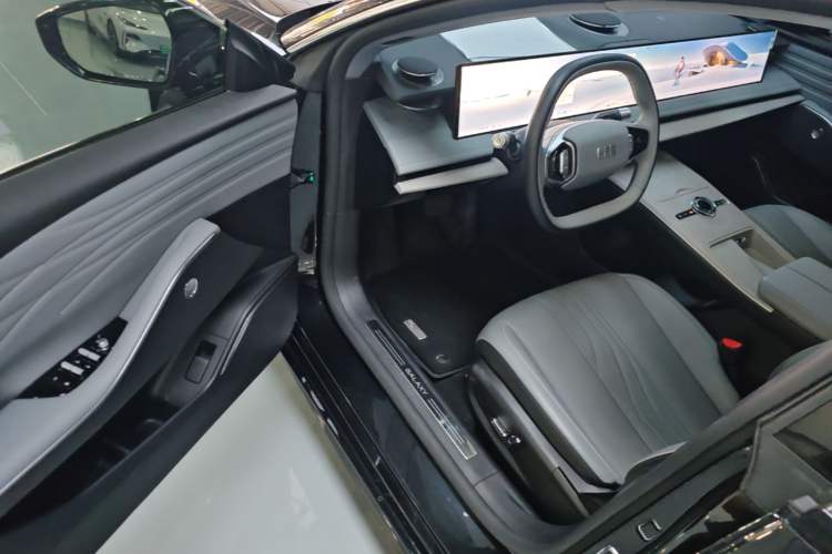 Used Geely Galaxy E8 2024 550 km Range Rear-Wheel-Drive PRO Driver Seat