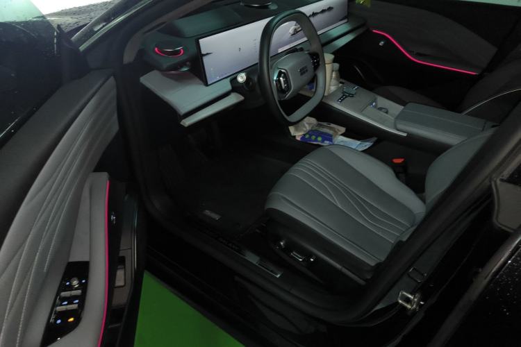 Used Geely Galaxy E8 2024 550 km Range Rear-Drive MAX Driver Seat