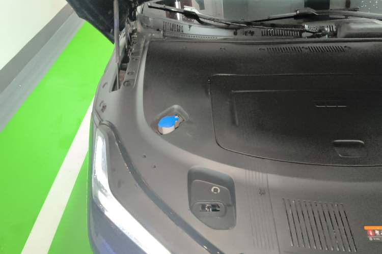 Used Geely Galaxy E8 2024 550 km Range Rear-Drive MAX Engine Bay Right