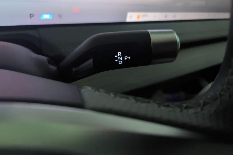 Used Geely Galaxy E8 2024 550 km Range Rear-Drive MAX Gear Lever